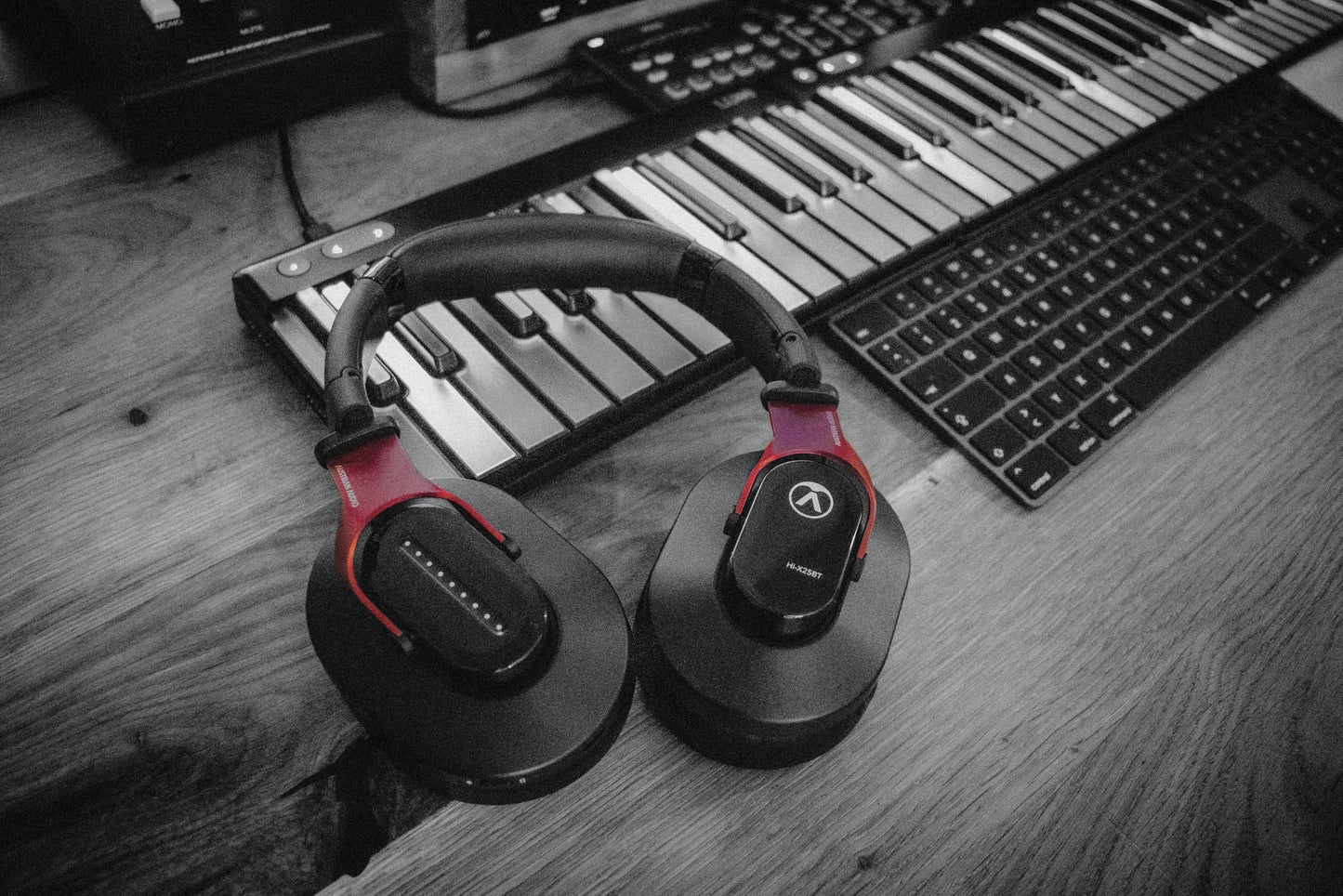 Austrian Audio Hi-X25BT Professional Wireless Closed-Back Over-Ear Headphones