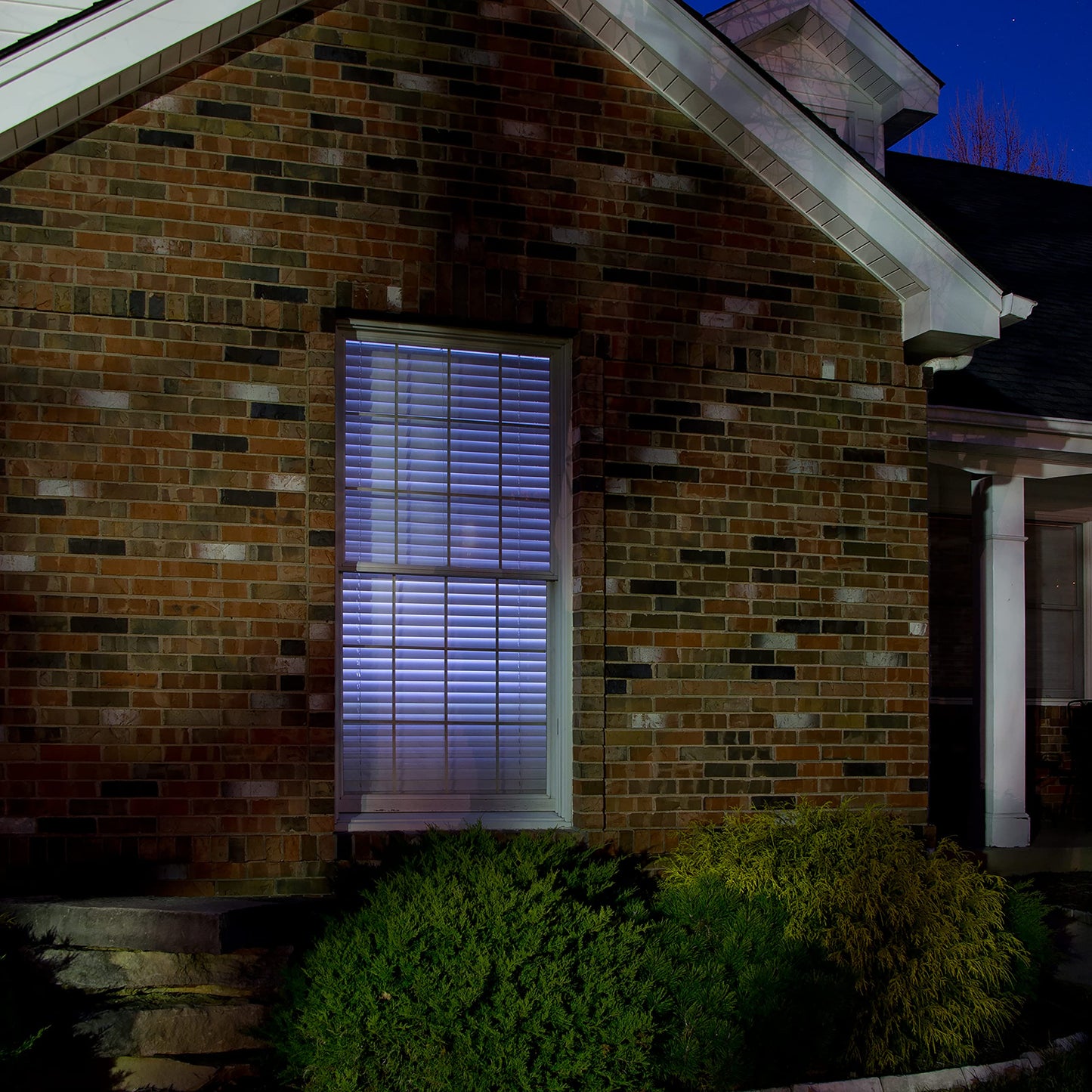 SABRE HS-FTV-7 Home Security TV Light Simulator with Night Sensor - Easy to Use Burglar Deterrent, Similates Real HDTV, Energy Efficient with Always