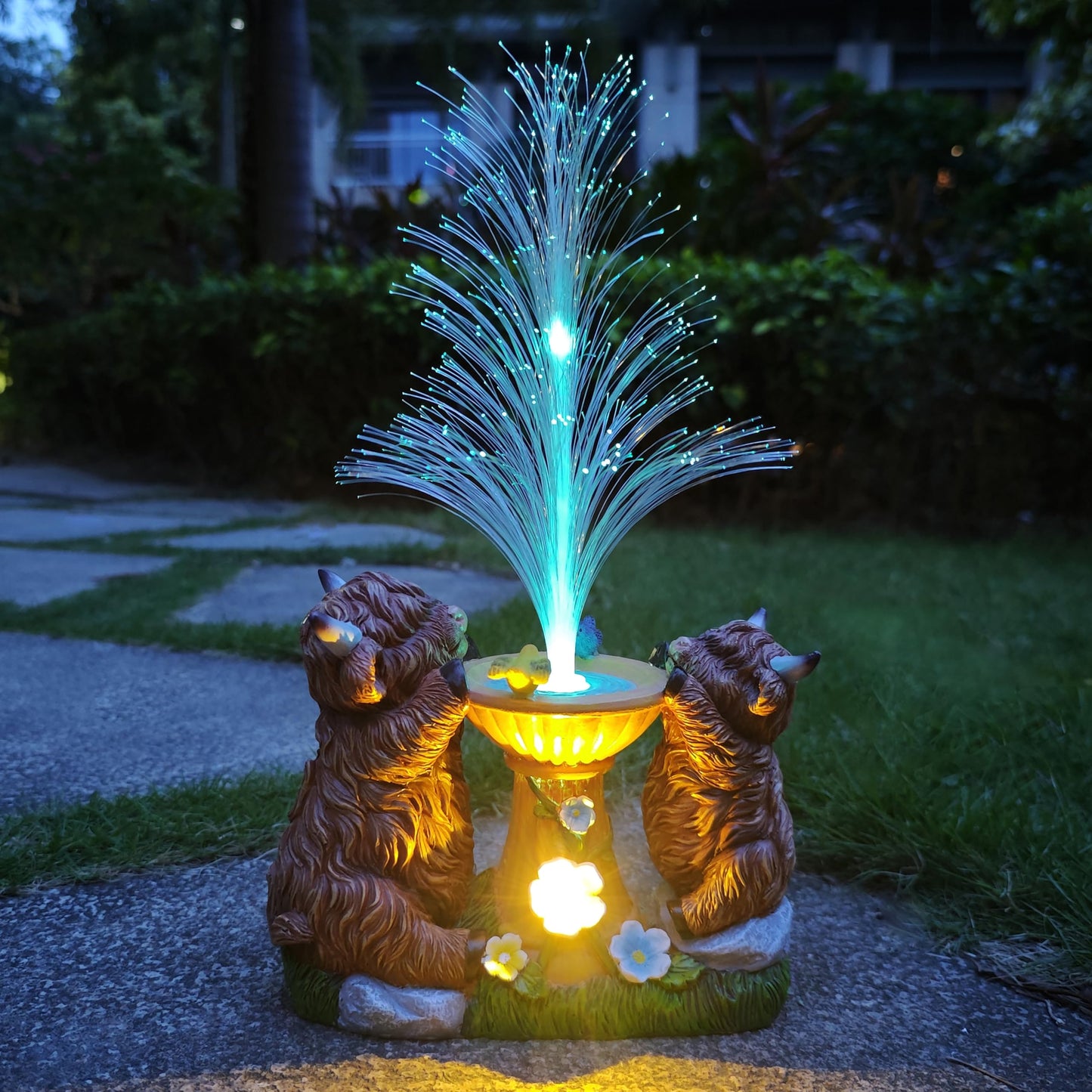 RCTTICUU Solar Highland Cow Garden Decor -Resin Highland Cows Figurines Lights and Colour Changing Optical Fiber with Solar LED Lights,Outdoor Statues