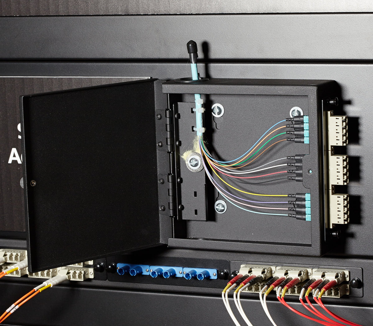 Black Box Wallmount Mini Fiber Enclosure, 1-Slot Adapter