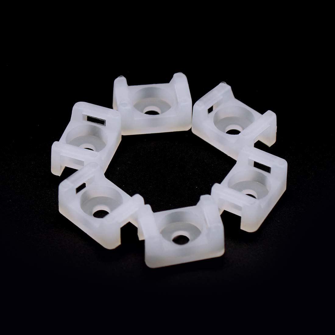 100Pcs 4.5mm Cable Tie Mount Saddle Set, 0.6in Width Saddle Cable Mounts, Plastic Cable Tie Saddle Base, White Cable Tie Mounts Base for Wire
