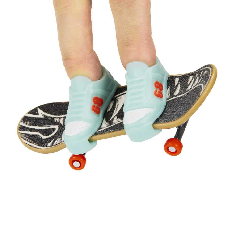 Hot Wheels Mattel Mini Skateboard with Shoes Assorted Models Multicolor (HGT60)