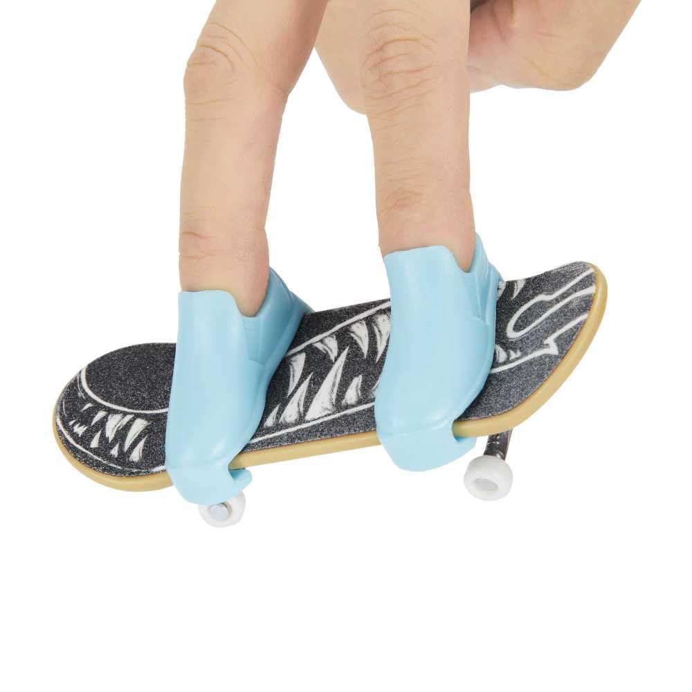 Hot Wheels Mattel Mini Skateboard with Shoes Assorted Models Multicolor (HGT57)