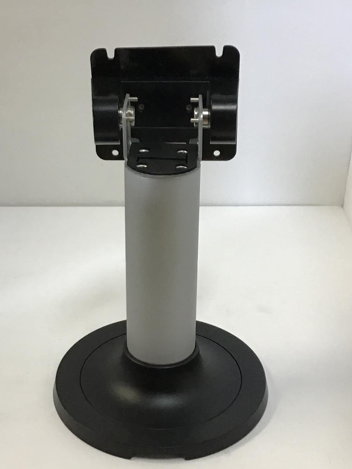 Elo 6" (152.4 mm) Pole Mount Bolt Down Kit