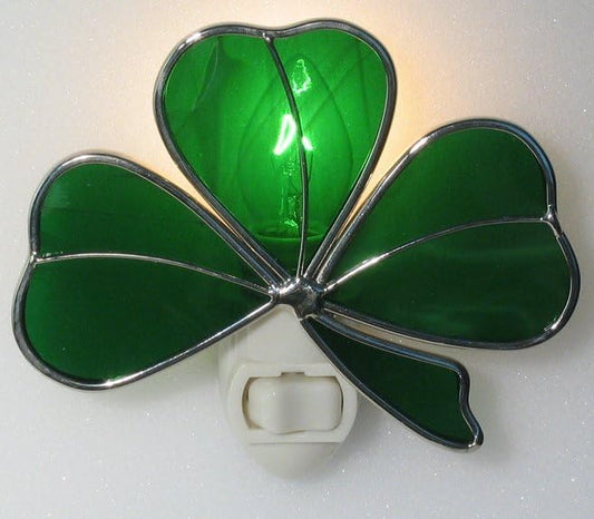 SassyXpressions Stained Glass Shamrock Night Light, Emerald Green with Silver Finish, Irish Clover Design, St. Patrick's Day Decor