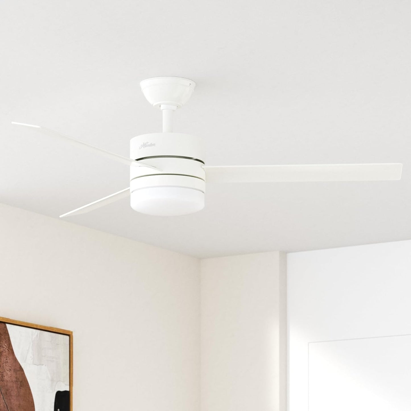 Hunter Fan 54 inch Contemporary Fresh White Indoor Ceiling Fan with Light Kit and Remote Control (Renewed)