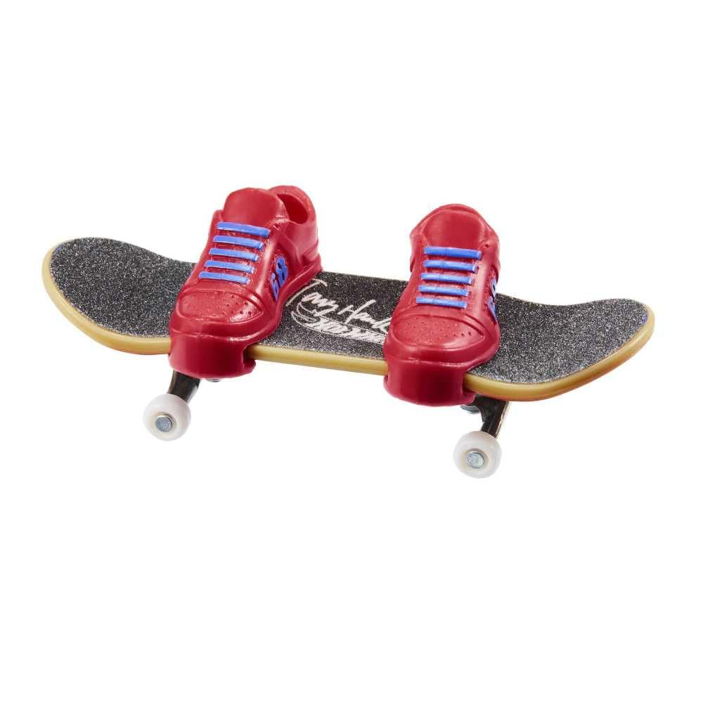 Fingerskate Tony Hawk HGT64 Skateboard with Finger and 1 Pair of Trainers Red