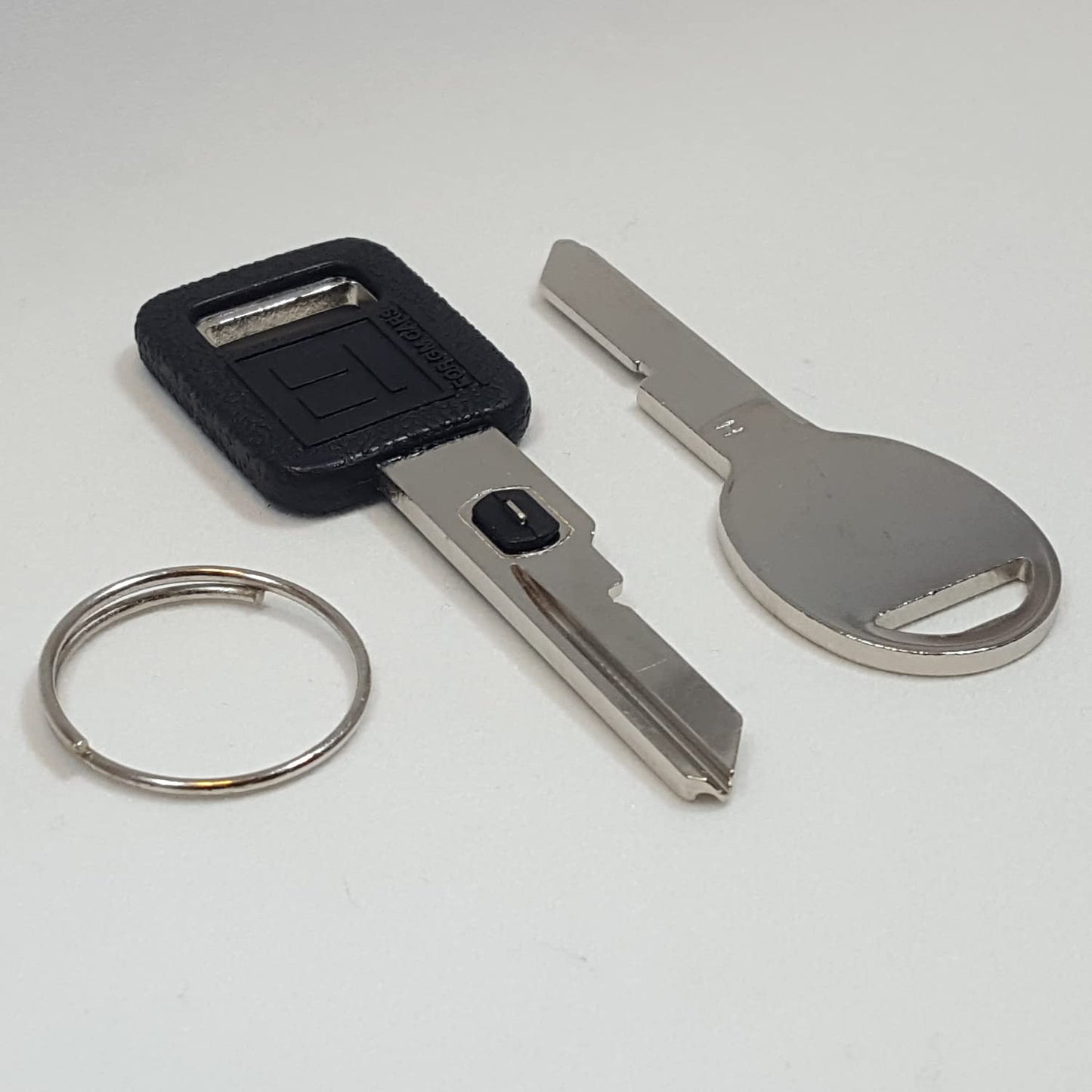 RI-Key- B62-P2 Ignition V.A.T.S. Key Blank for GM Vehicles and H Door Key B45 VATS Resistor Key #2