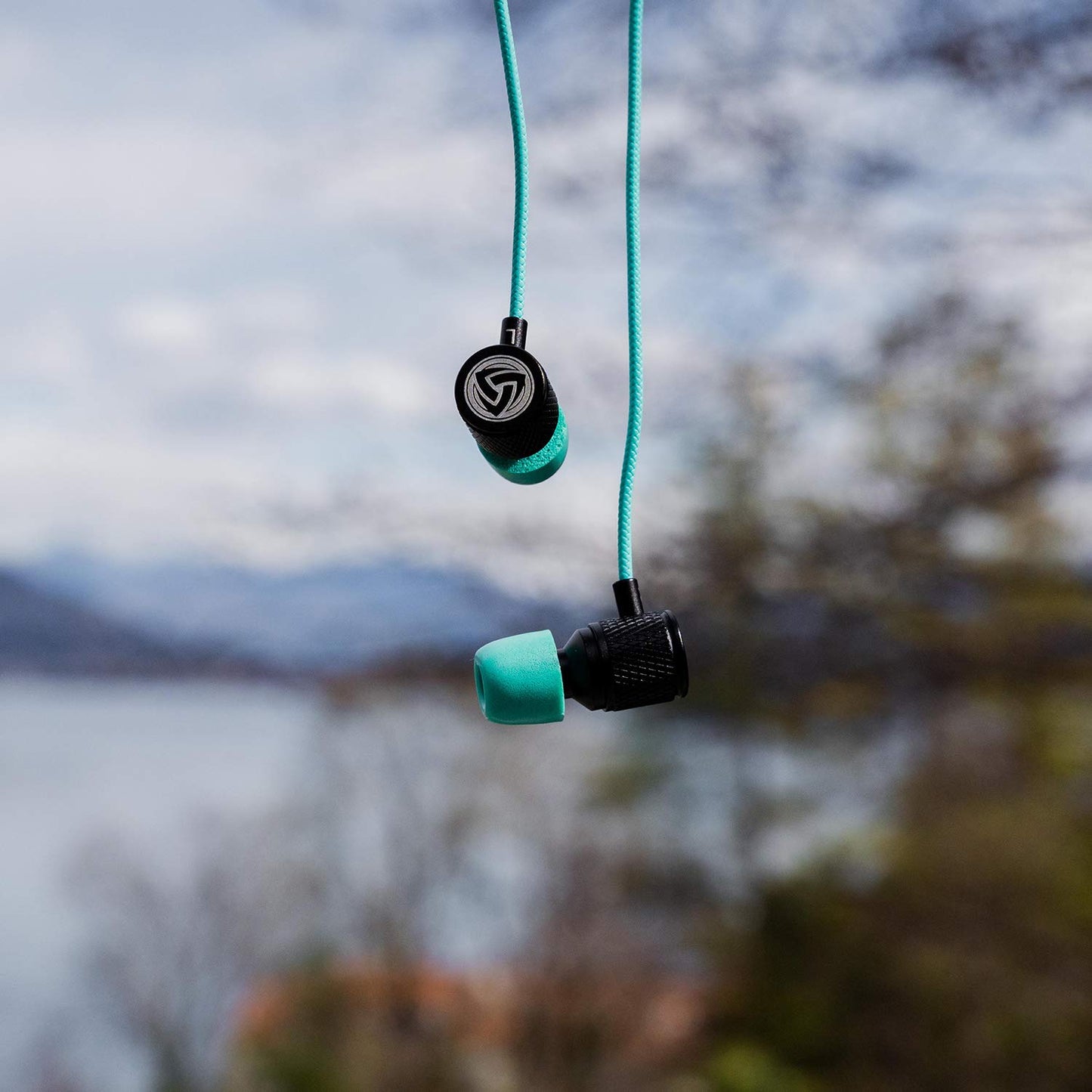 LUDOS Ultra Wired Earbuds in-Ear Headphones, 5 Years Warranty, Earphones with Mic, Noise Isolating Ear Buds, Memory Foam for iPhone, Samsung, School