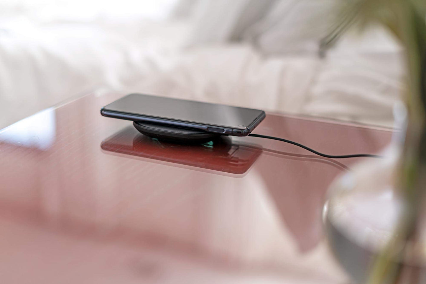 Mophie Wireless 10W Charging Pad - Made for Apple Airpods, Samsung Galaxy S25/S24, iPhone 16/15/14 Pro, Google Pixel 9, and Other Qi-Enabled Devices