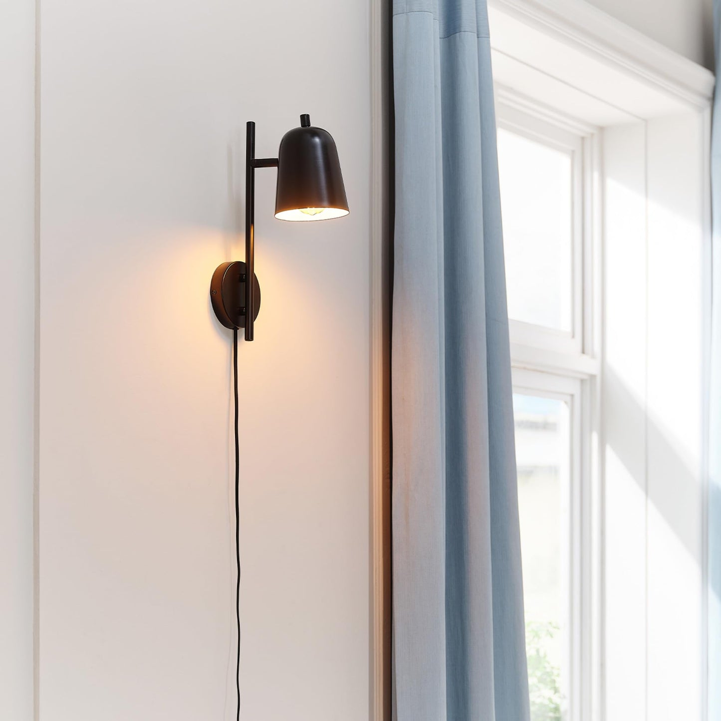 Globe Electric 65000049 1-Light Plug-in or Hardwire Wall Sconce, Matte Black, Pivoting Shade, Black Braided Fabric Designer Cord, Hanging Lamp, Wall