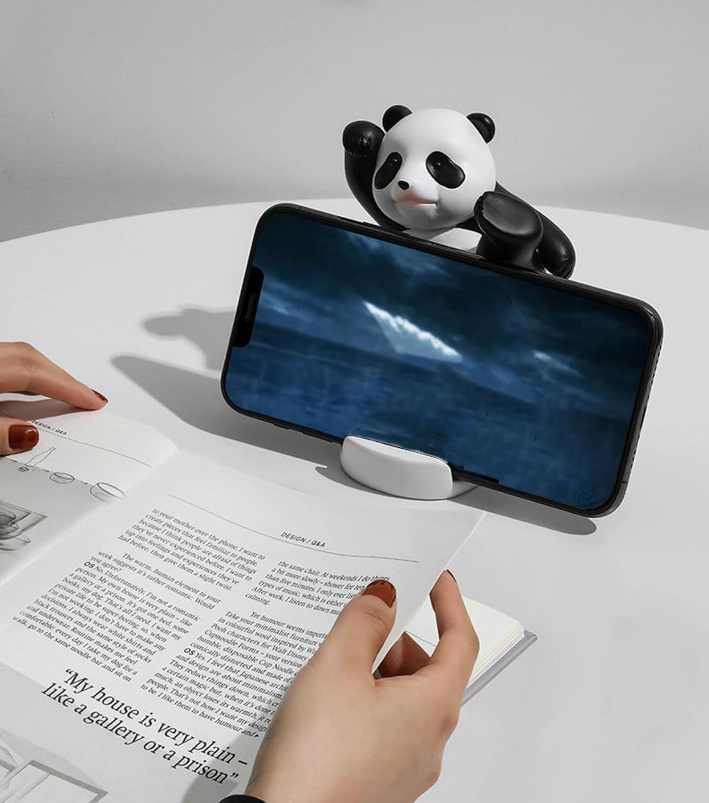Waowumar Cute Panda Phone Stand for Desk Resin Bear Figurines Phone Holder White and Black Statue Kawaii Desk Accessories