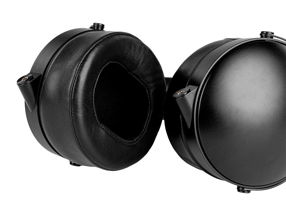 Monolith M1070C Over The Ear Closed Back Planar Magnetic Headphones, Removable Earpads, 3.5mm Connector