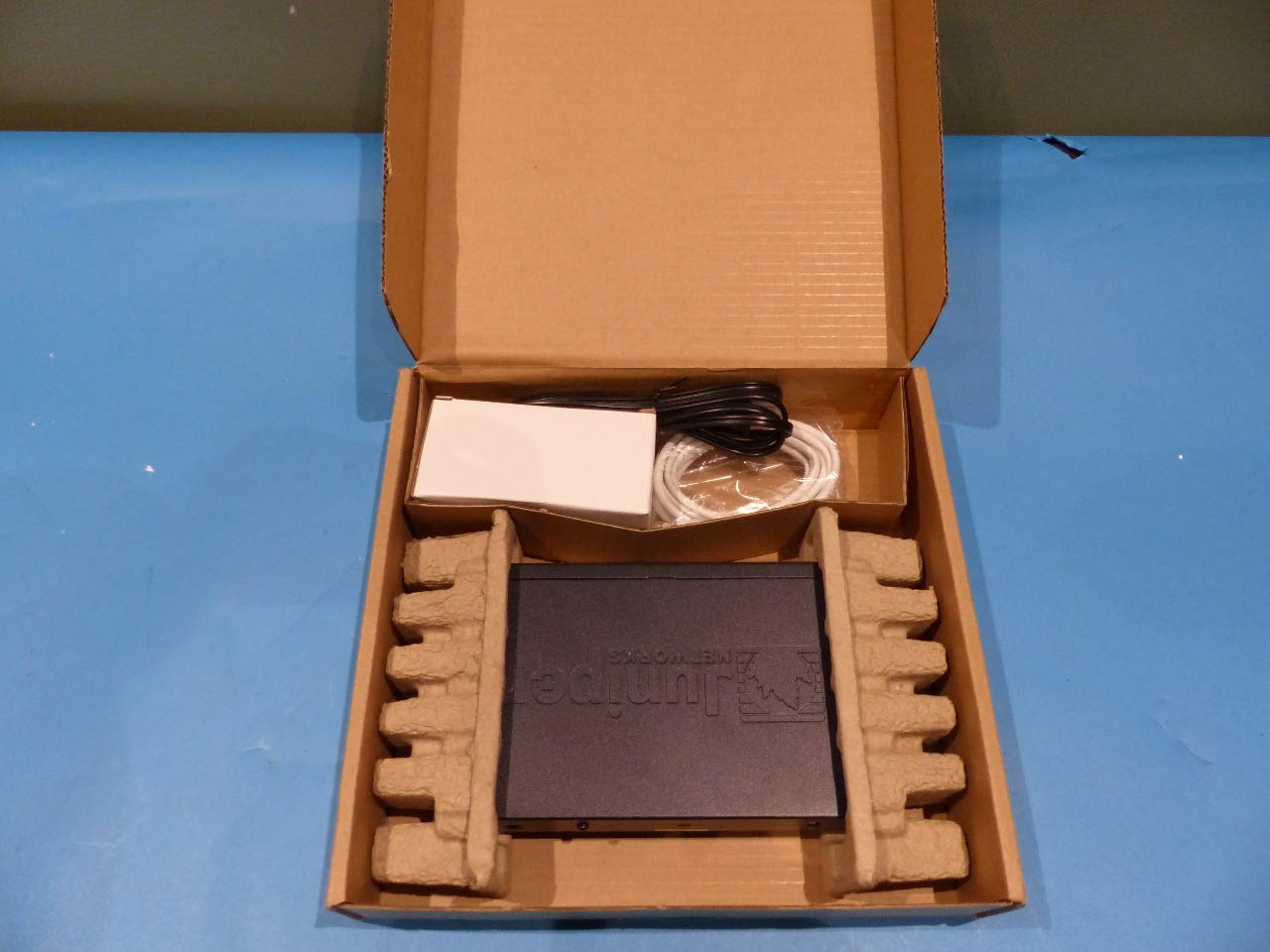 Juniper Ex4500 1200wac Back-To-Front