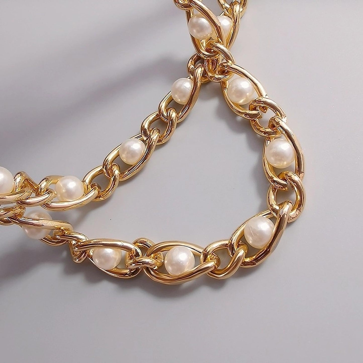 Fancy Pearl Cell Phone Wrist Strap for Women - Elegant Gold Chain Lanyard for iPhone 17 Pro Max & Most Smartphones, Detachable Cellphone Wristlet