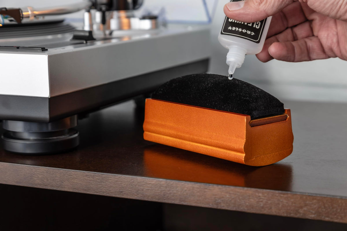 Crosley AC25 Turntable Record Maintenance Kit with Cleaning Solution and Wet/Dry Velvet Brush