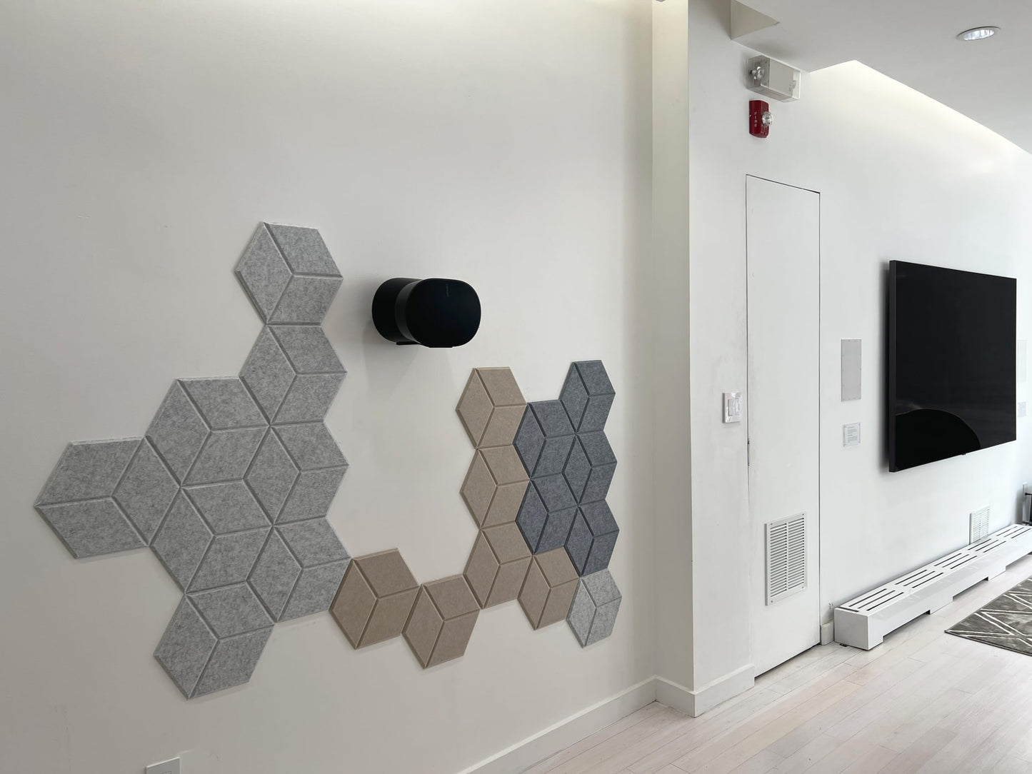 ynVISION.DESIGN Wall Mount Compatible with Sonos Era 300 Speakers - Pair - Tilt 18°/Swivel ±21° - Cable Management - Concrete/Brick/Wood Stud Mounting