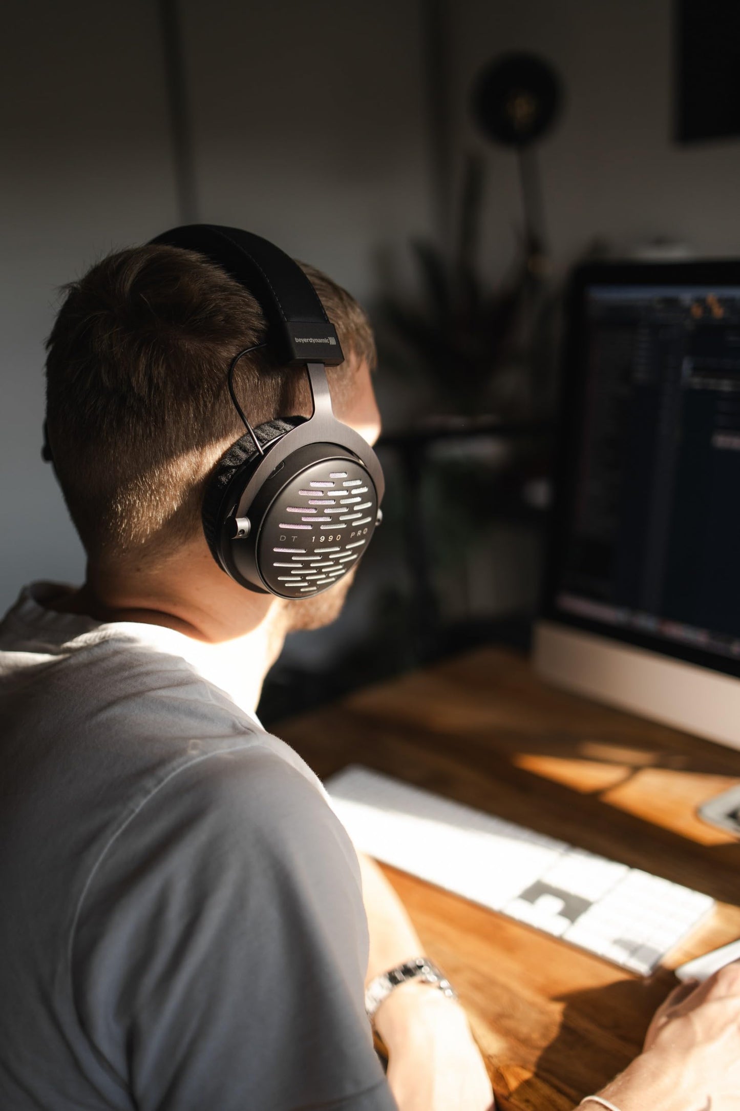 beyerdynamic DT 1990 Pro, Black (Dt1990 (Renewed)
