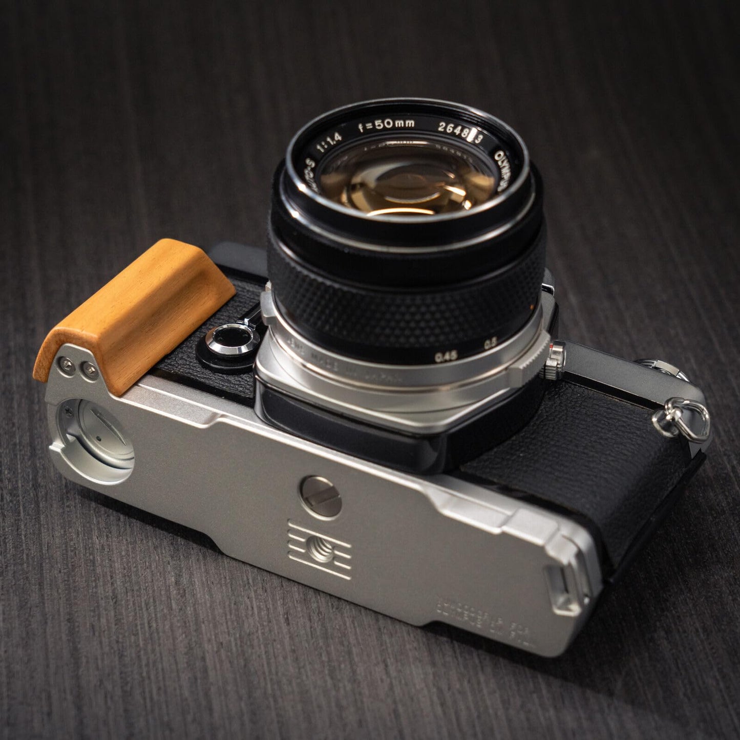 Handmade Wooden Wood Hand Grip L Alloy Base Plate for Olym pus OM2 OM1 OM-1 OM-2 Camera Holder (Gold Sandalwood + Silver Base)