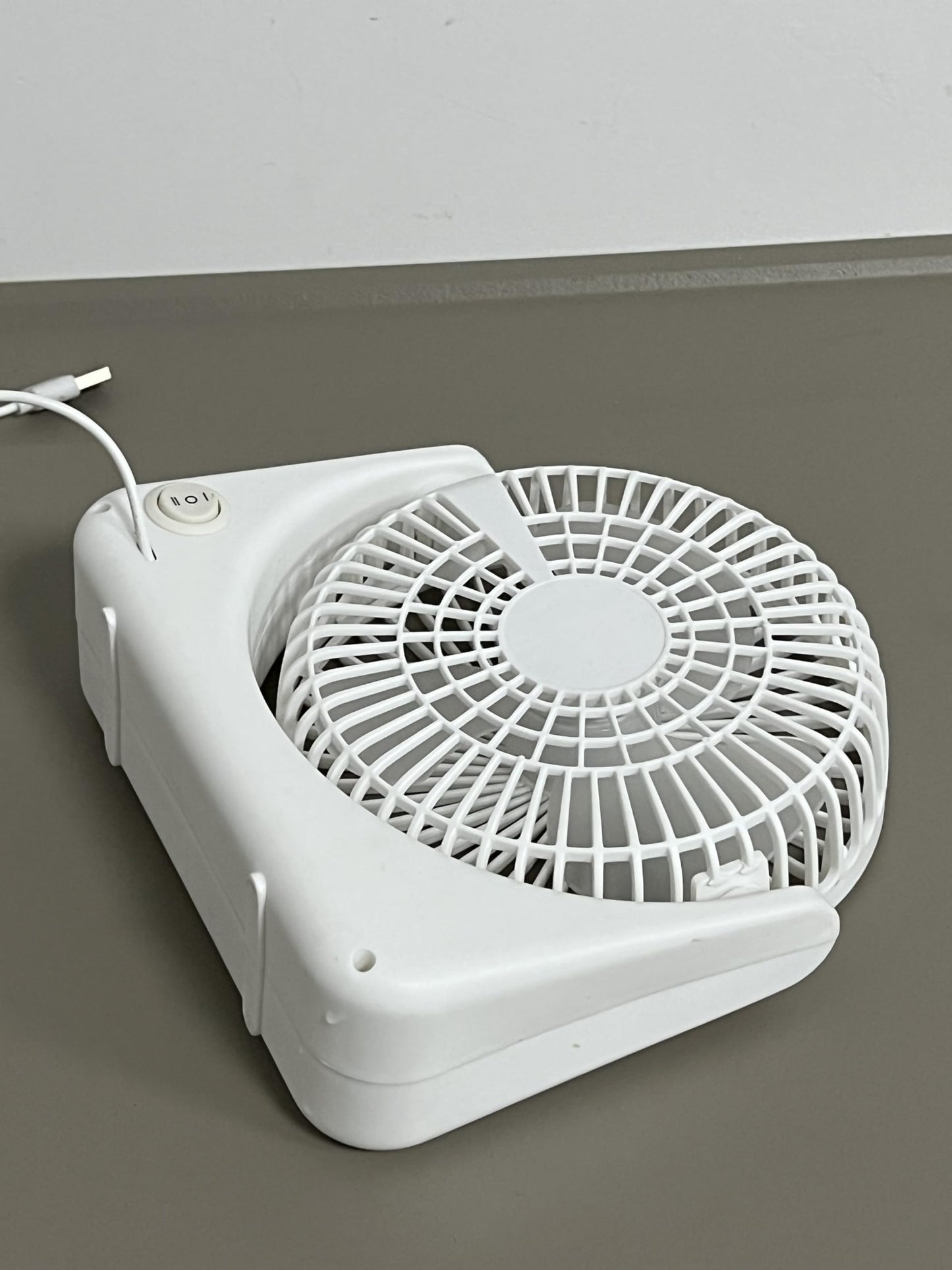 Tasidingster Portable Electric Fans, Tabletop Air Circulator Fan, Small, White - Quiet Personal Fan for Home or Office, 3 Speeds
