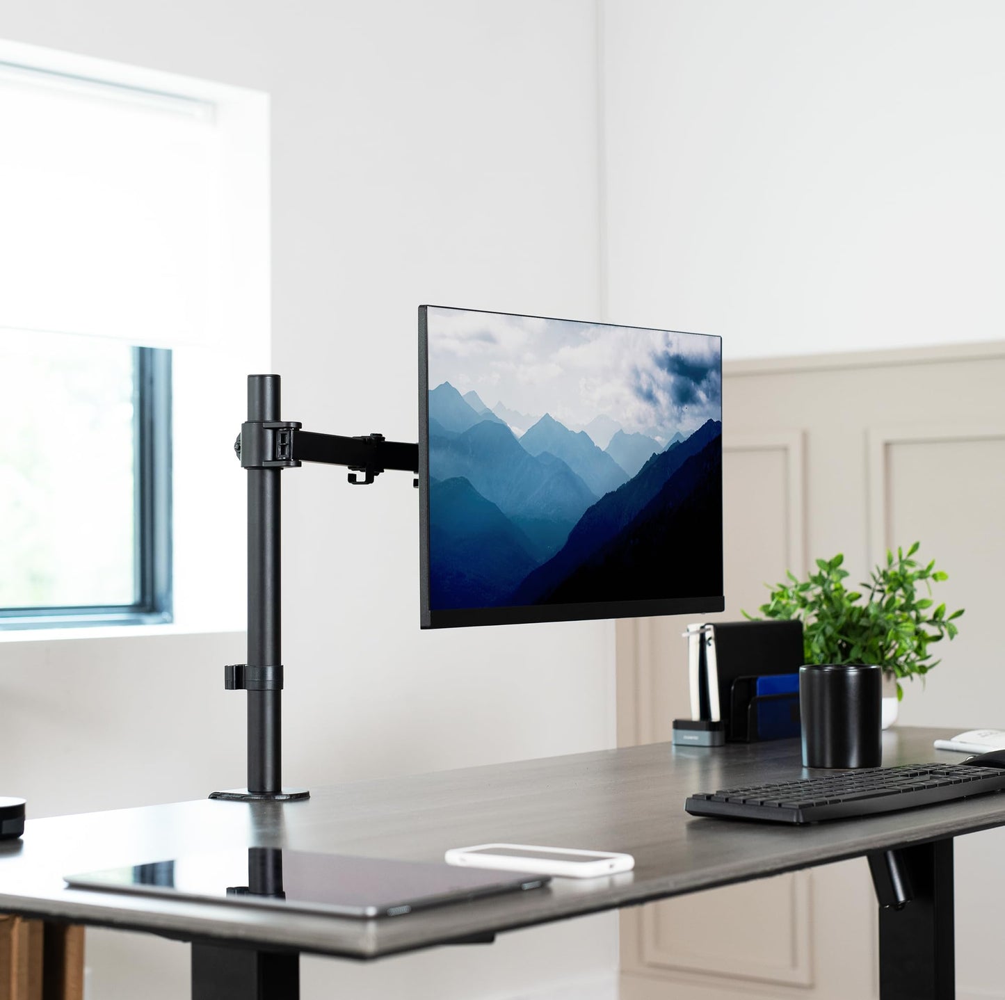 VIVO Single 13 to 38 inch Ultrawide Monitor Arm Desk Mount, Regular Screens up to 32 inches, 22 lbs capacity, Fully Adjustable Stand with C-Clamp