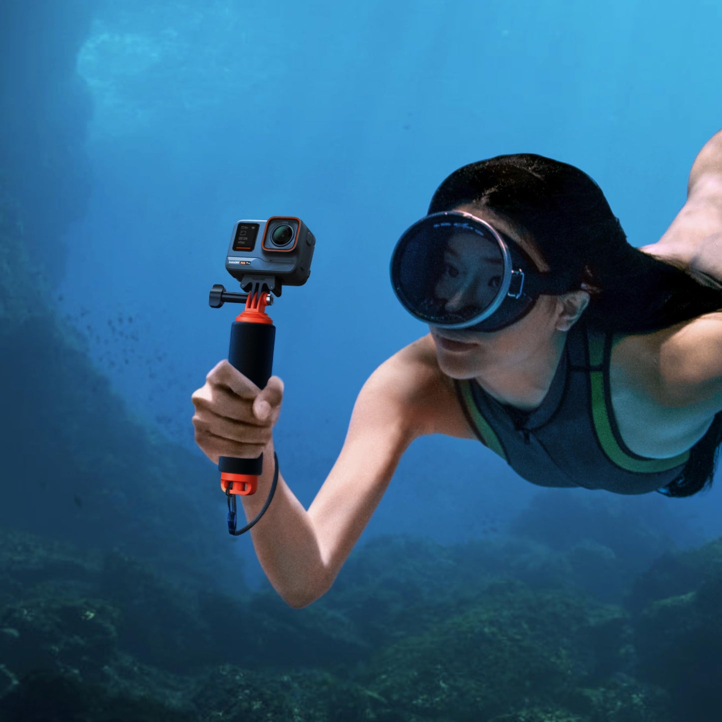 Insta360 Floating Hand Grip, Buoyant Mount with Non-Slip Handle, Compatible Ace, Ace Pro, Ace Pro 2, GO 3, GO 3S, GO Ultra, X2, X3, X4, X5 Action