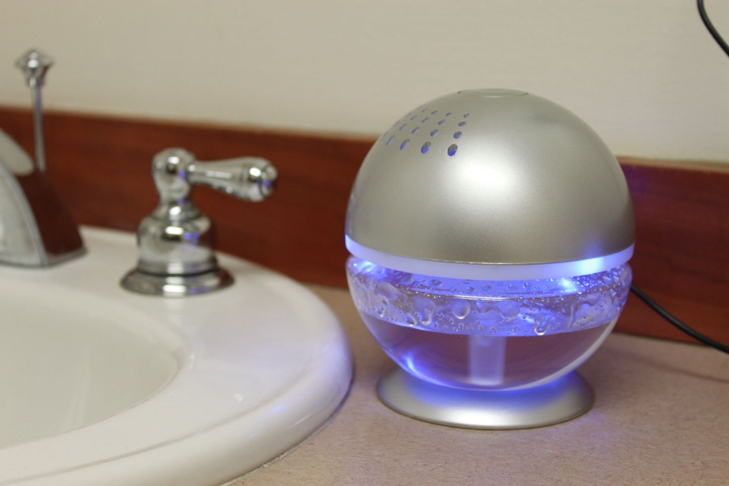 EcoGecko Pure H2O Mini Water Based Air Revitalizer, Air Freshener, Room Aromatizer, Aromatherapy, Aroma and Essential Oil Diffuser with 2 Bottles