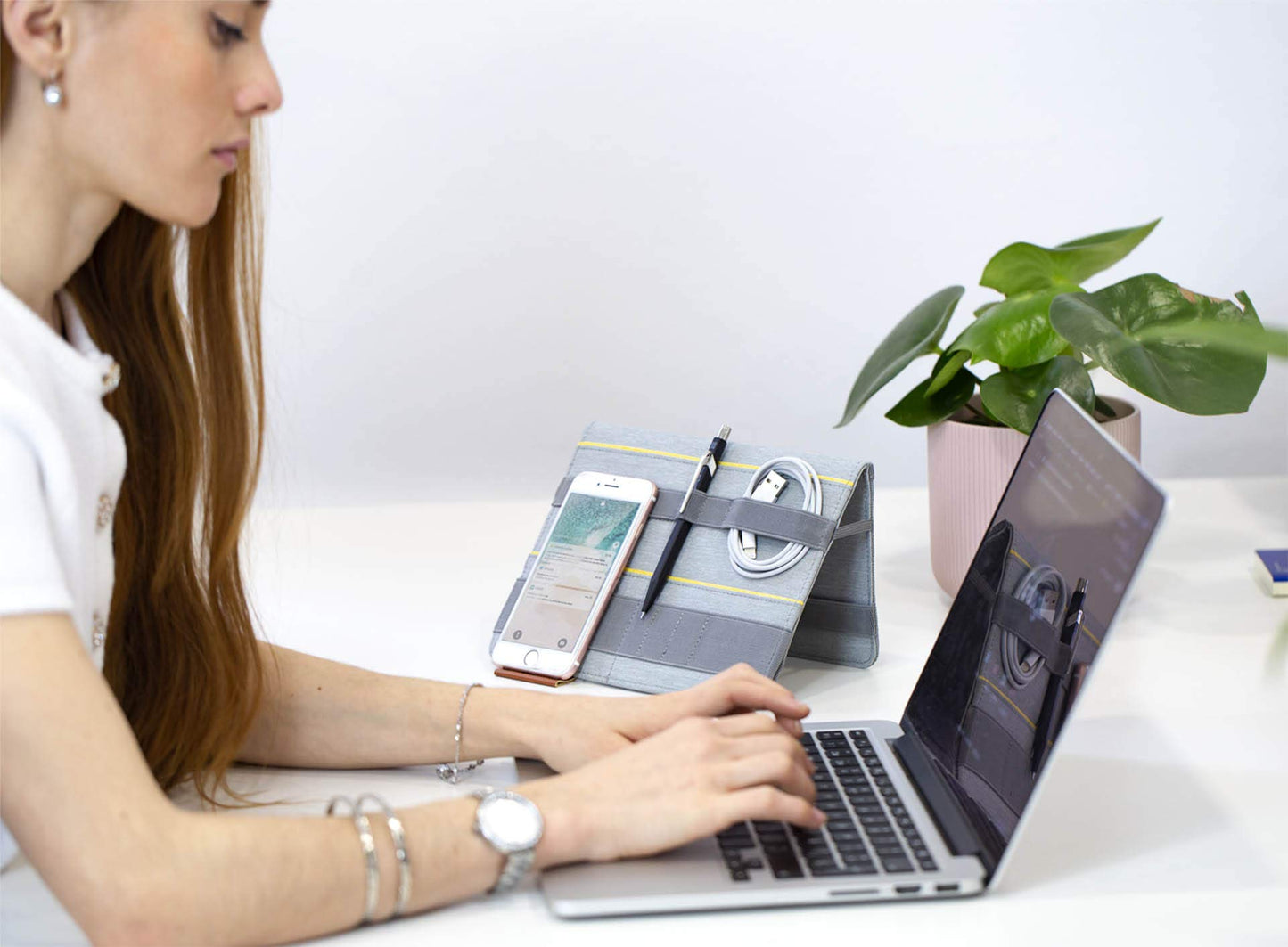 Beblau FOLD Portable Electronic Organizer - Attachable Device & Desktop Accessory | Office & Home Organizer | Fits 13"-15" Laptops & A4 Notebooks |