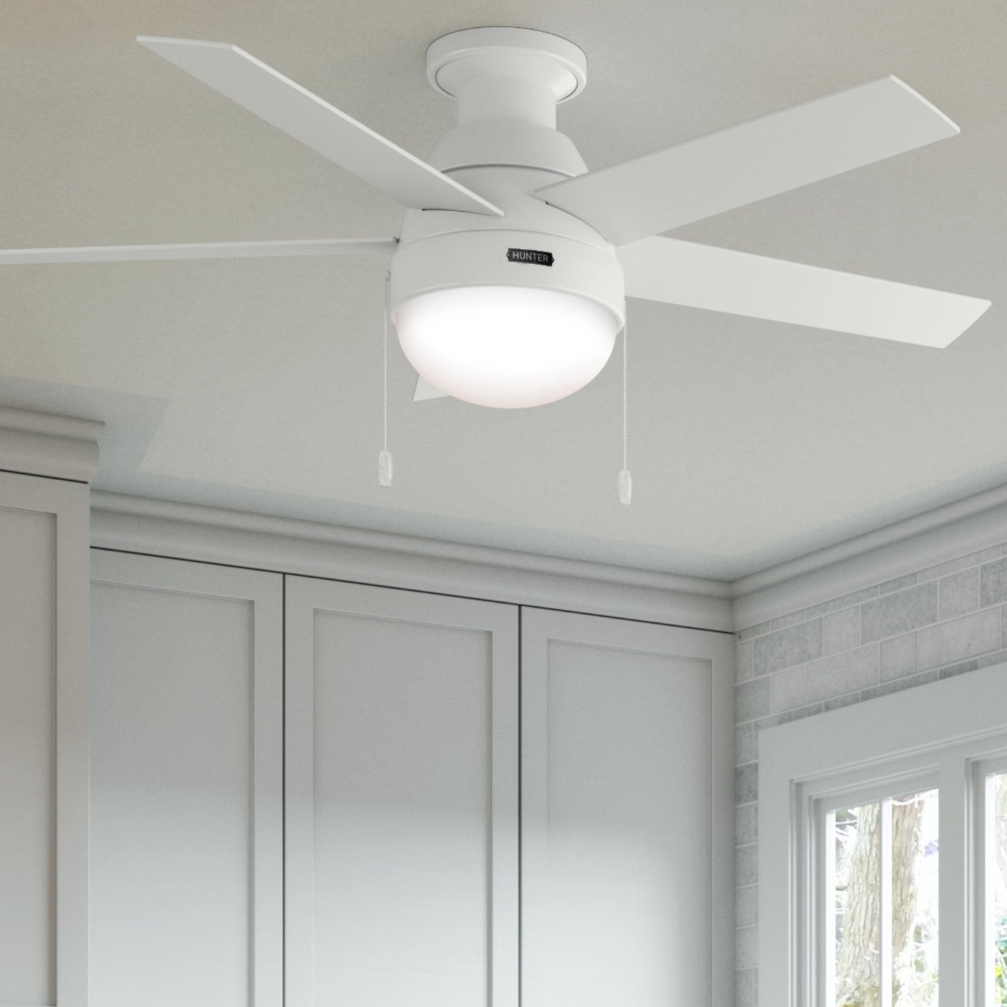 Hunter Fan 46 inch Contemporary Ceiling Fan with Light in Premier Bronze (Renewed) (Fresh White)