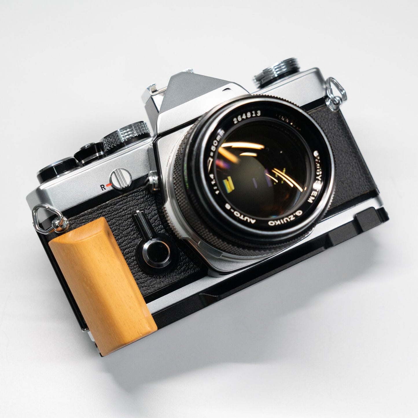 Handmade Wooden Wood Hand Grip L Alloy Base Plate for Olym pus OM2 OM1 OM-1 OM-2 Camera Holder (Gold Sandalwood + Black Base)