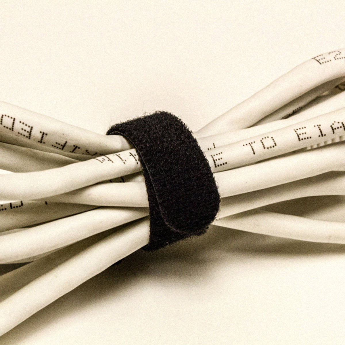 NavePoint 10 Inch Hook and Loop Reusable Strap Cable Cord Wire Ties 75 Pack Black