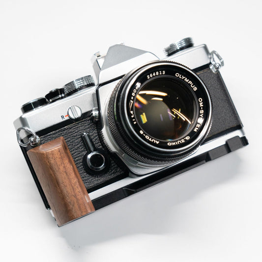 Handmade Wooden Wood Hand Grip L Alloy Base Plate for Olym pus OM2 OM1 OM-1 OM-2 Camera Holder (Walnut + Black Base)