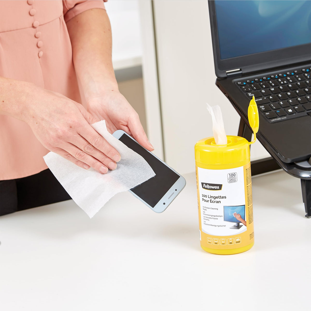 Fellowes Pre-Moistened Screen Cleaning Wipes, 100 per Tub (99703)