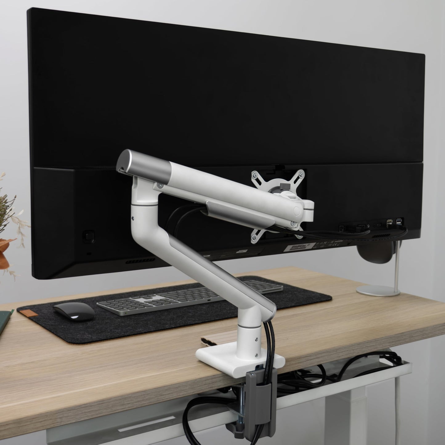 Desky Single Slim Monitor Arm - Adjustable Desk Mount with Gas Spring, VESA 75/100, 360° Rotation, Cable Management, Fits Monitors Up to 32", 19.8 lbs