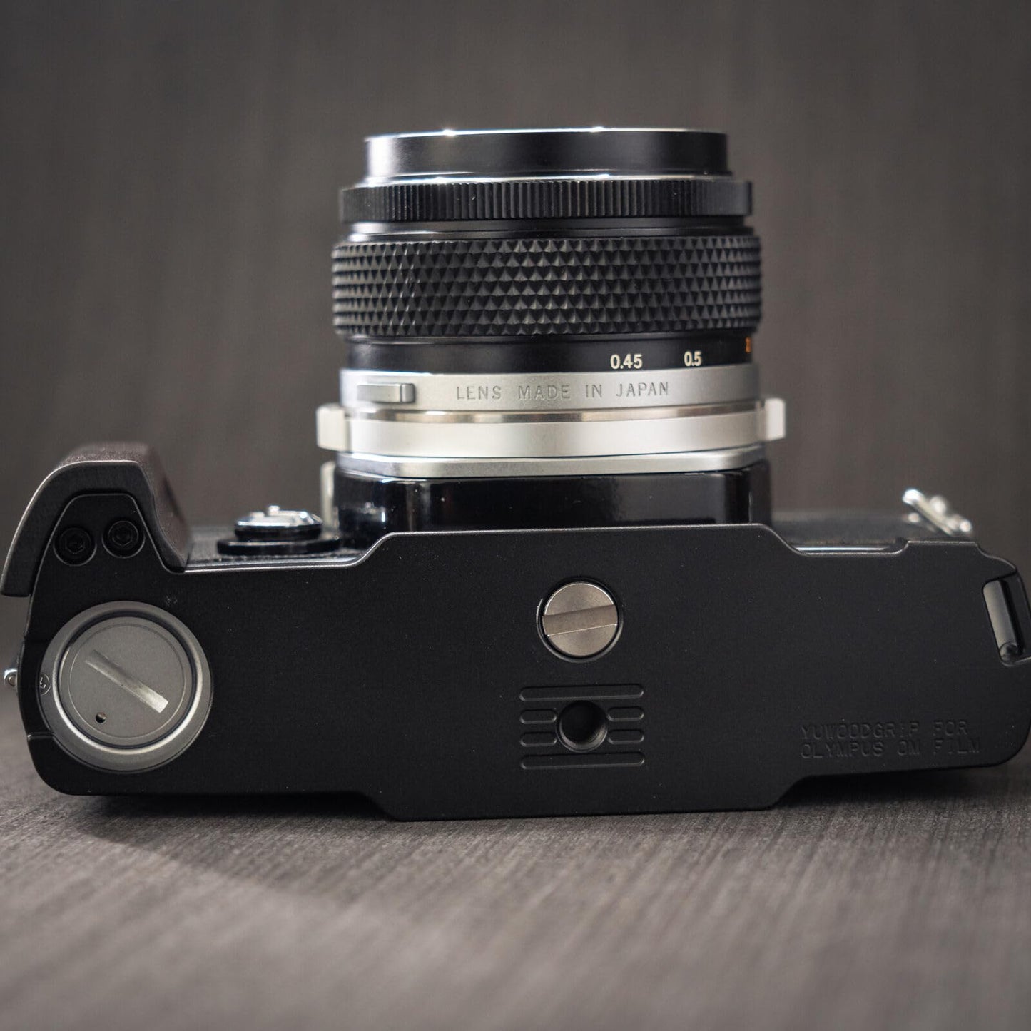 Handmade Wooden Wood Hand Grip L Alloy Base Plate for Olym pus OM2 OM1 OM-1 OM-2 Camera Holder (Walnut + Black Base)