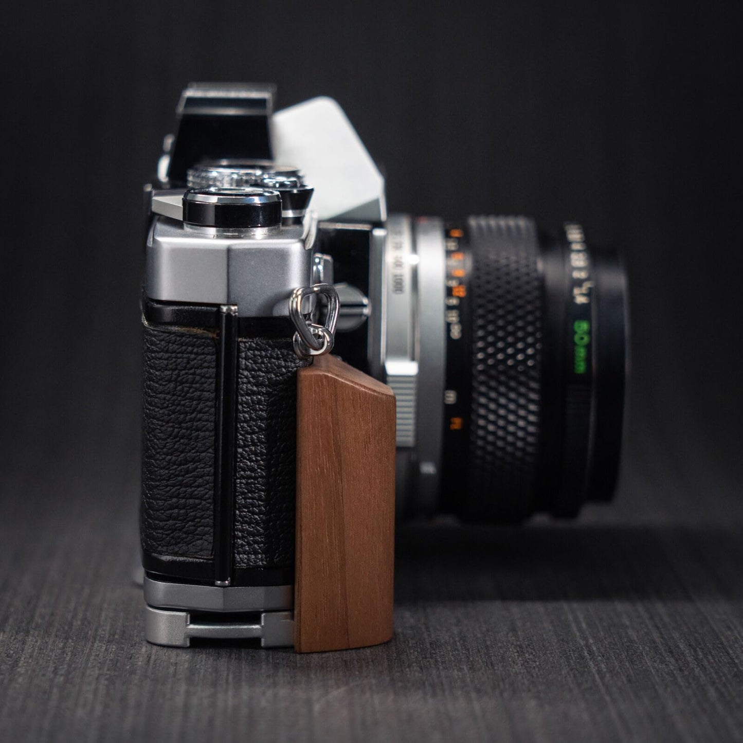 Handmade Wooden Wood Hand Grip L Alloy Base Plate for Olym pus OM2 OM1 OM-1 OM-2 Camera Holder (Walnut + Silver Base)