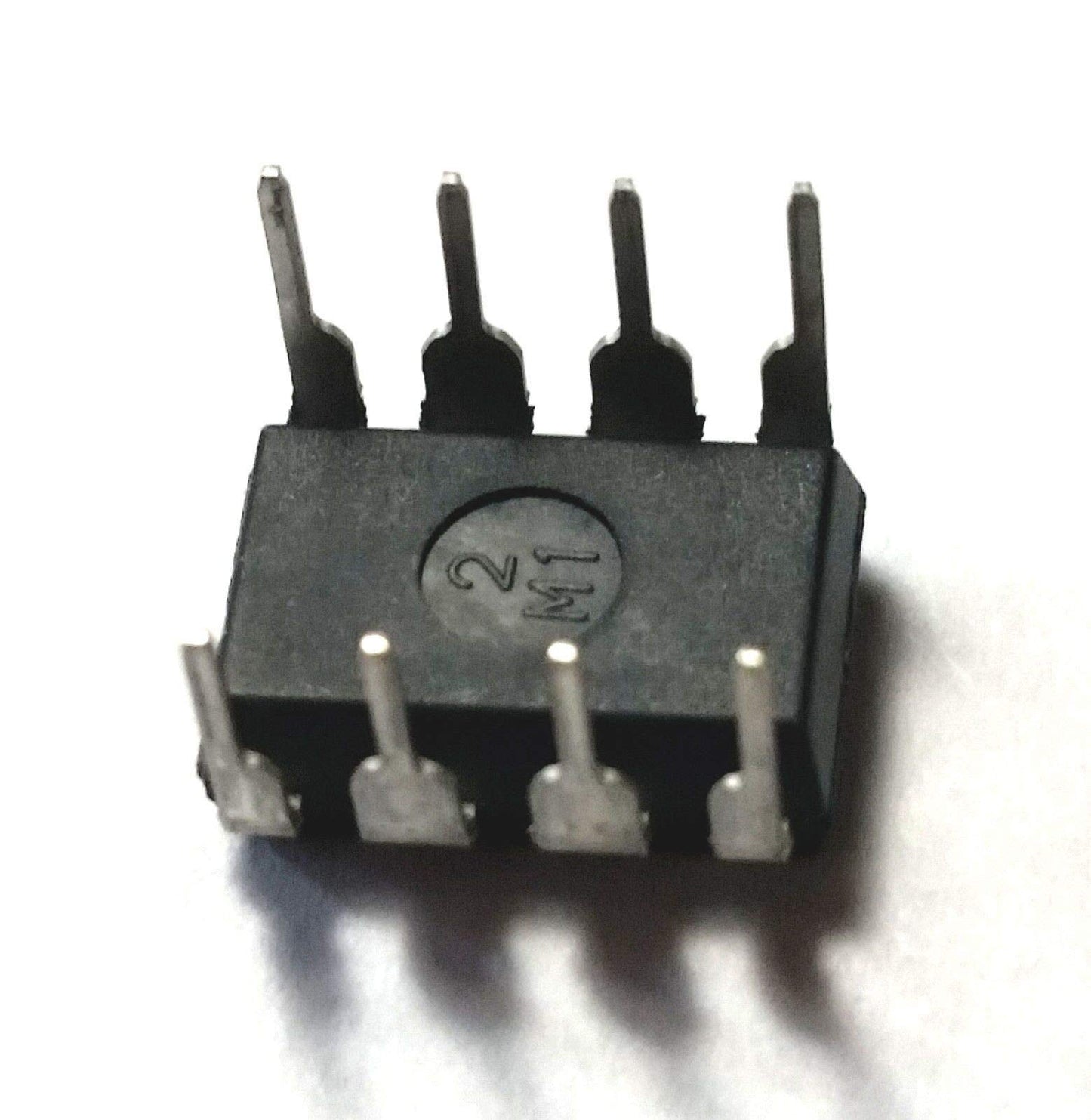 Juried Engineering LM386N-1 LM386 Wide Input Voltage Low Power Audio Amplifier with Internal Gain DIP-8 Breadboard-Friendly (Pack of 15)