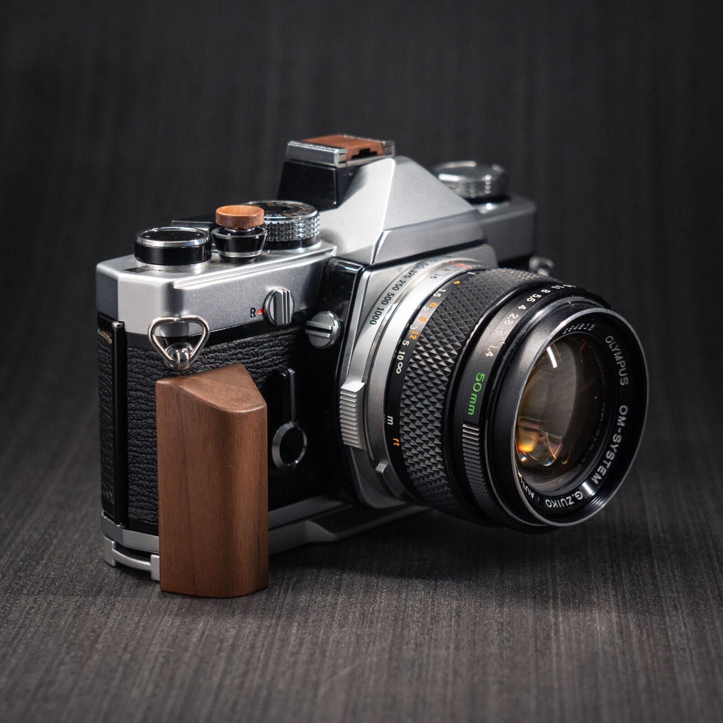 Handmade Wooden Wood Hand Grip L Alloy Base Plate for Olym pus OM2 OM1 OM-1 OM-2 Camera Holder (Walnut + Silver Base)