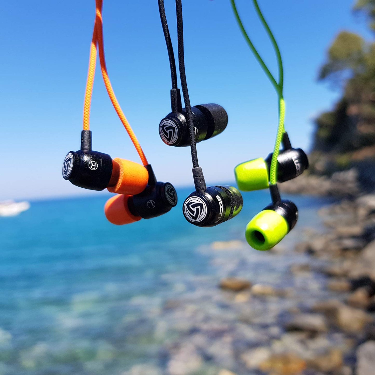 LUDOS Clamor Wired Earbuds in-Ear Headphones, 5 Years Warranty, Earphones with Microphone, Noise Isolating Ear Buds, Memory Foam for iPhone, Samsung