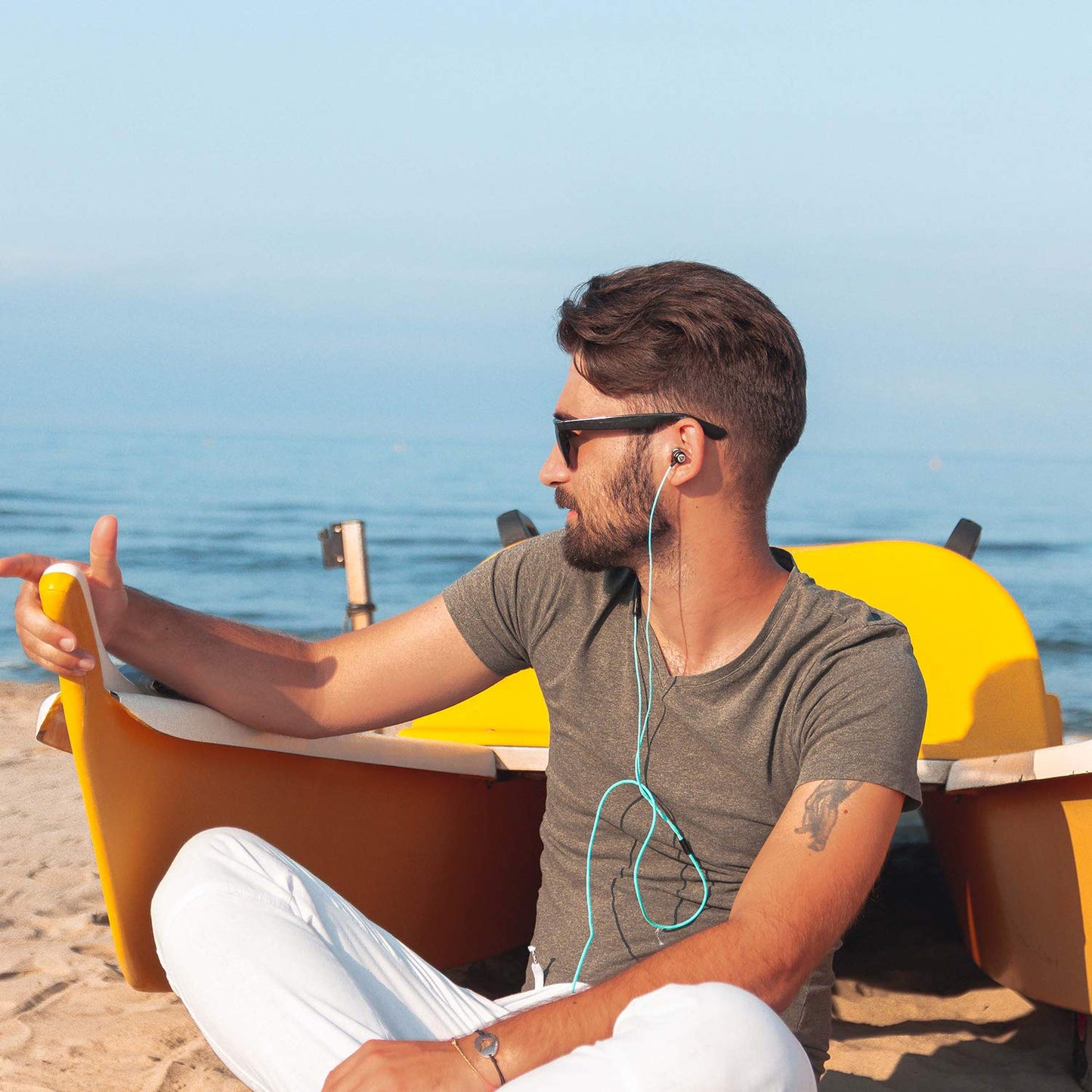 LUDOS Clamor Wired Earbuds in-Ear Headphones, 5 Years Warranty, Earphones with Mic, Noise Isolating Ear Buds, Memory Foam for iPhone, Samsung, School