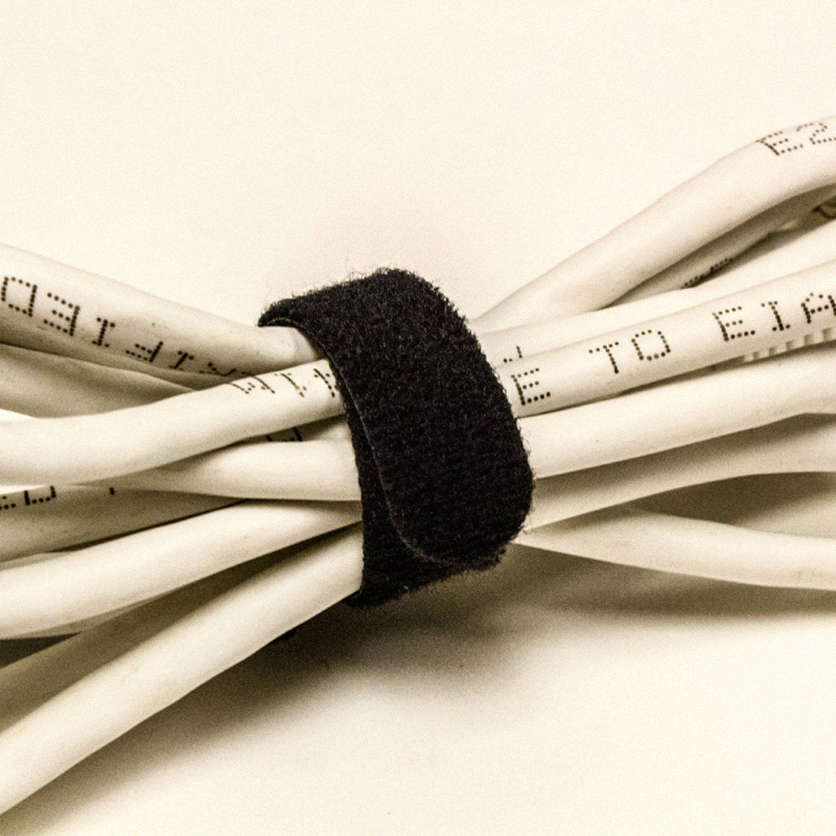 NavePoint 6 Inch Hook and Loop Reusable Strap Cable Cord Wire Ties 100 Pack Black