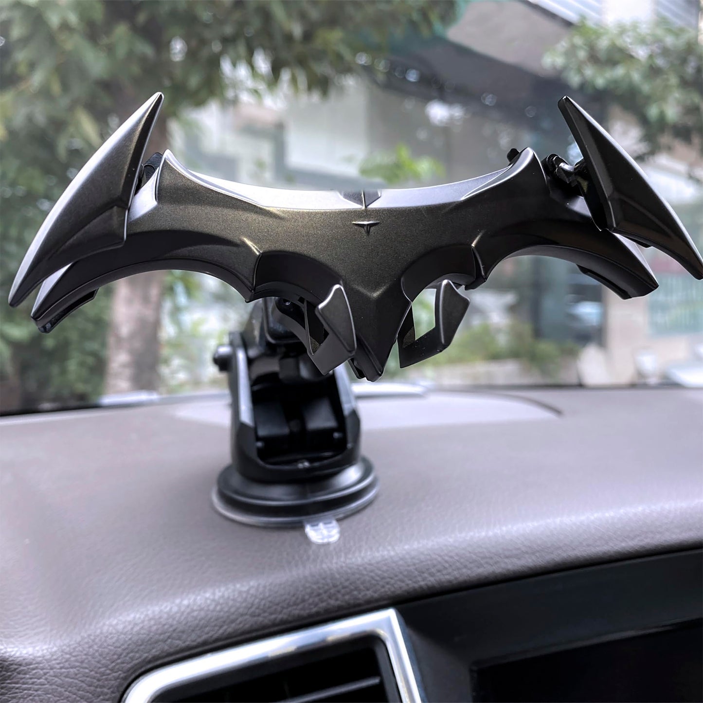 livin Alloy Material Unique Phone Holder Mount for Car Gifts for Men Bat Decorations Collectibles for Room Universal Vent/Dash/Windshield Gravity
