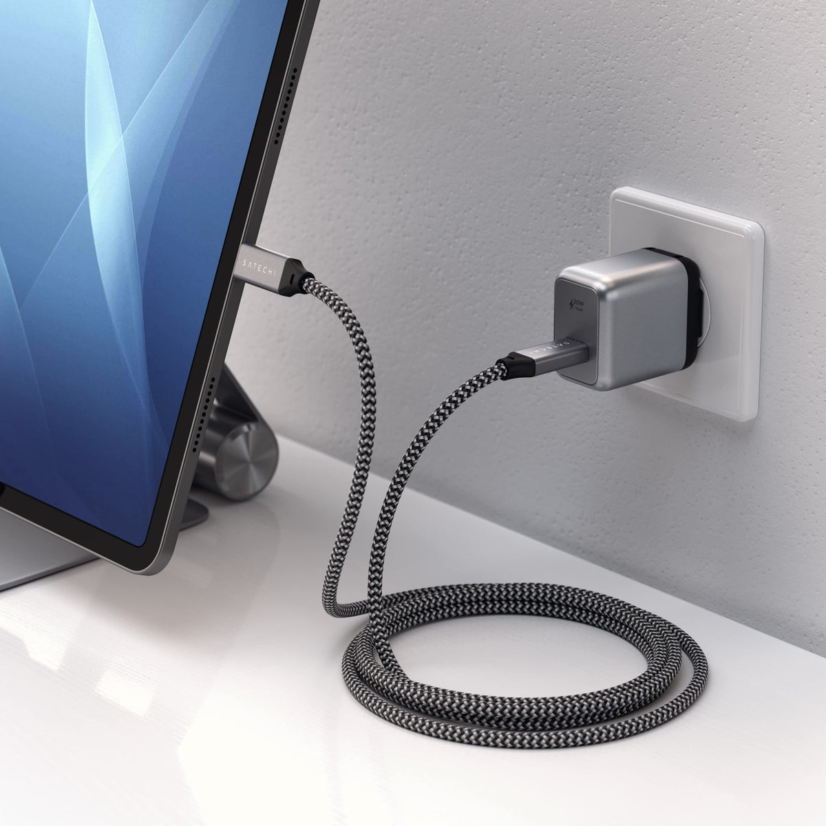 Satechi USB4 Pro Cable, 140W Power Delivery, 40Gbps Data Transfer