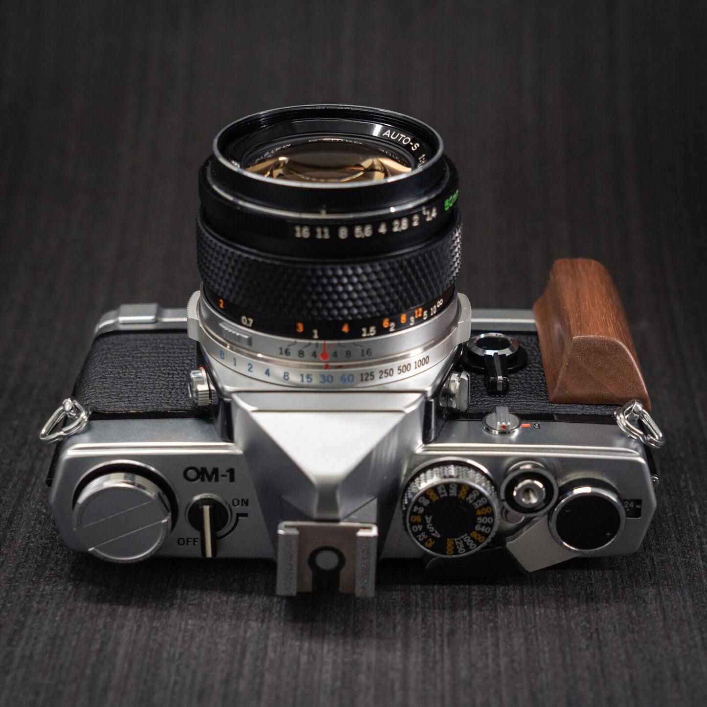 Handmade Wooden Wood Hand Grip L Alloy Base Plate for Olym pus OM2 OM1 OM-1 OM-2 Camera Holder (Walnut + Black Base)