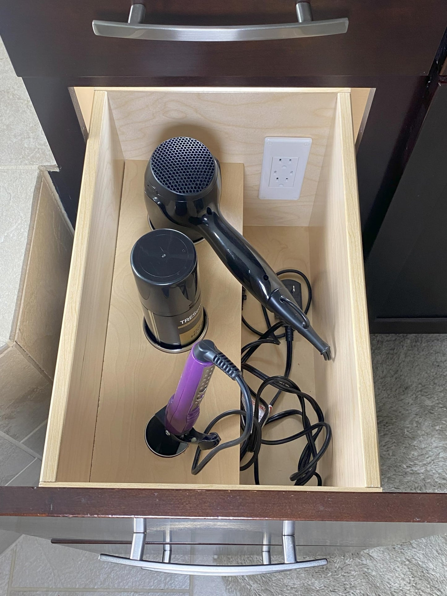 Low Profile in-Drawer Outlet (2) USB-A (2) 15 Amp Charging Station Plugs with Retractable arm