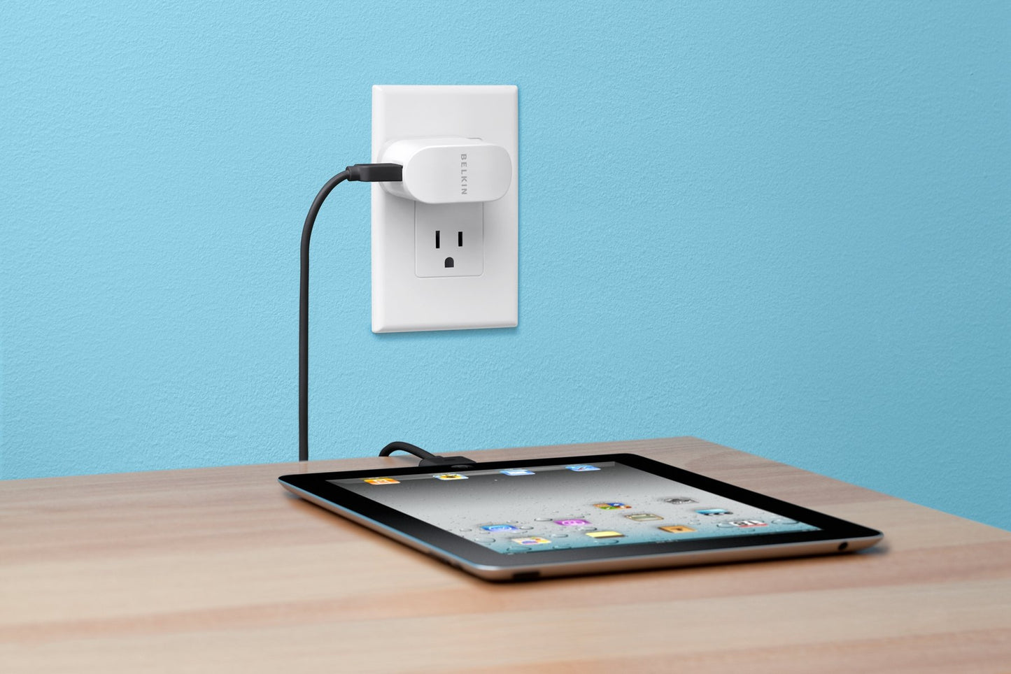 Belkin Single USB Wall Charger with Rotating Prongs (2.1 Amp / 10 Watt)