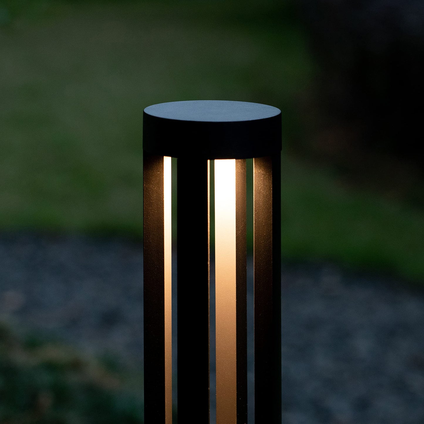 Round Black LED Garden Aluminum Light, Decorative Outdoor Bollard Light for Garden, Pathway, and Driveway