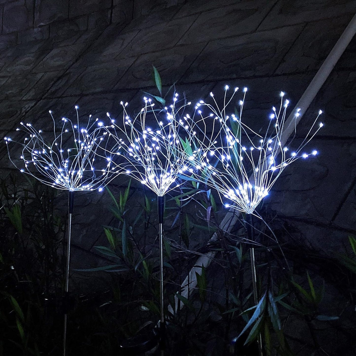 HFLYJPYW Solar Firework Lights 2Pcs Garden Lights Outdoor Waterproof, 120 LED with 8 Modes Twinkling and Steady-On, Festive daysStarburst Lights