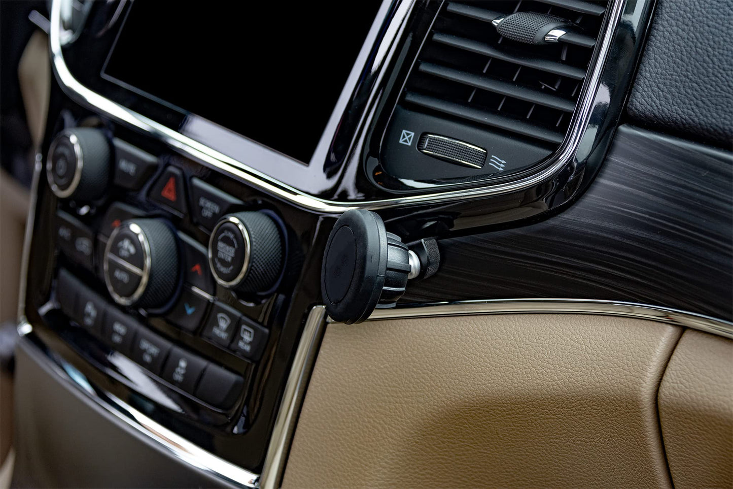 Course Motorsports DirectFit Phone Mount Automatic Gripping Wireless Charging Head and Car Phone Holder for Jeep Grand Cherokee WK2 (2011 - Present)