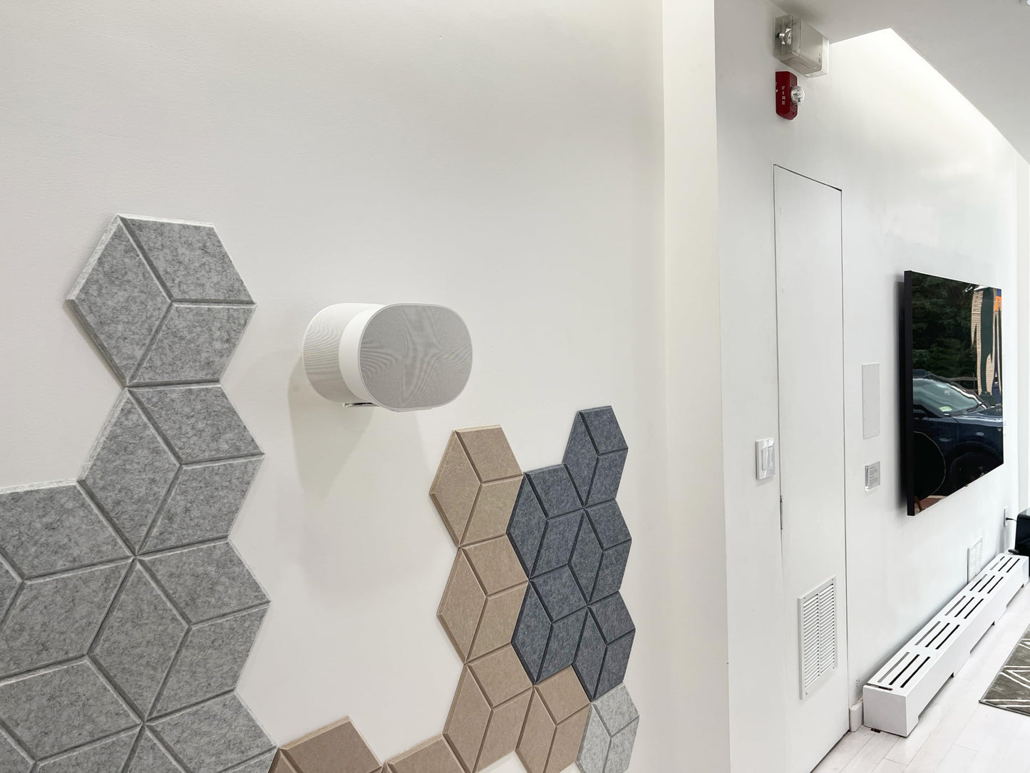 ynVISION.DESIGN Adjustable Wall Mount Compatible with Sonos ERA 300 Speaker White